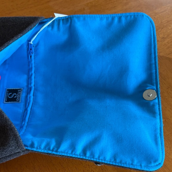 NWT Shiraleah Grey Wool Felt Clutch-Green & Blue Floral Applique,  Blue Lining - Picture 5 of 10